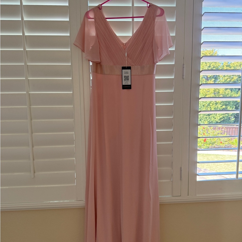🌸 Light Pink Maternity Maxi Dress – NWT 🌸